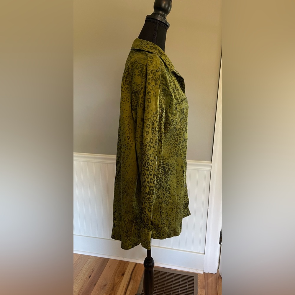 Foxcroft Button Down Green Cheetah - image 2